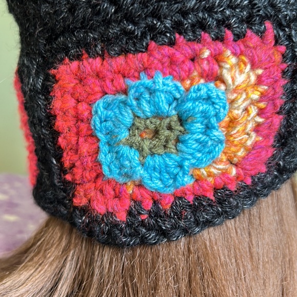 Crochet  flowers  beanie medium acrylic yarn new - Picture 7 of 9
